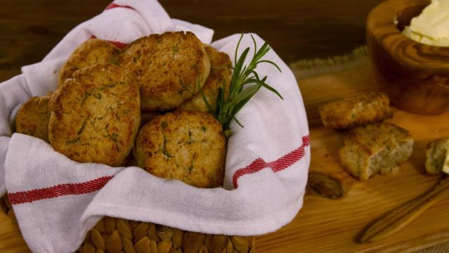 Scones Salgados de Parmesão e Alecrim (sem glúten)