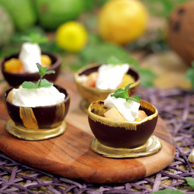 Salada de Fruta em Taça de Chocolate