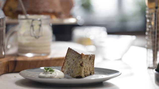 Bolo de Iogurte e Pistáchios