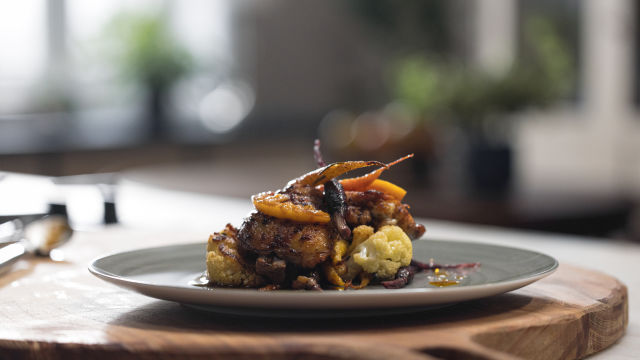 Frango Sumac com Legumes Assados