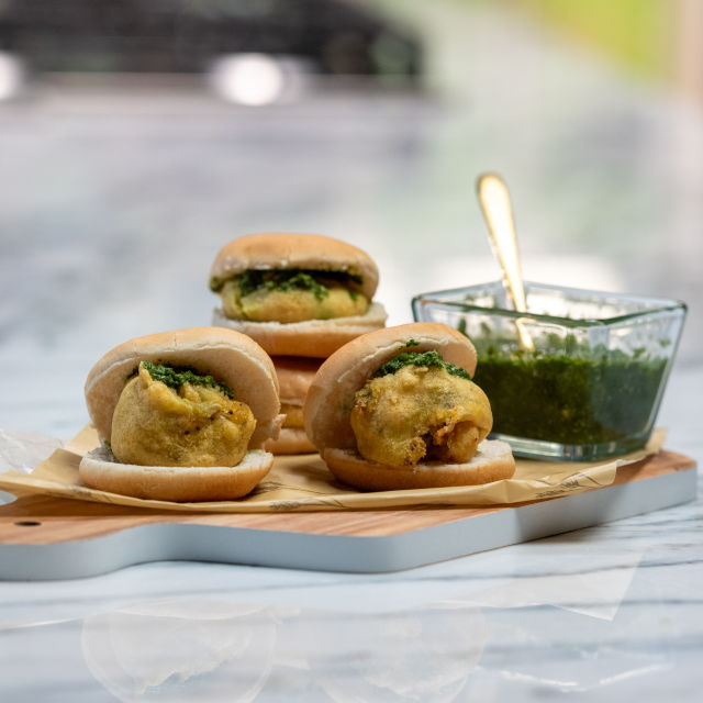 Vada Pav com Chutney de Coentros