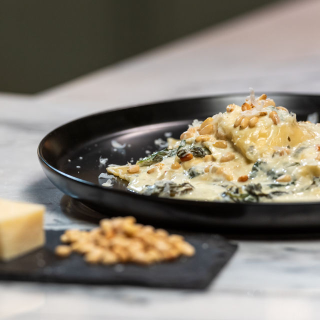 Raviolis de Queijo e Limão com Espinafres