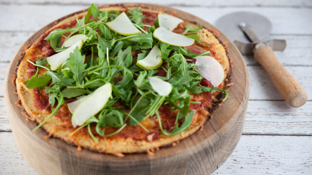 Pizza de Couve-Flor com Presunto e Rúcula