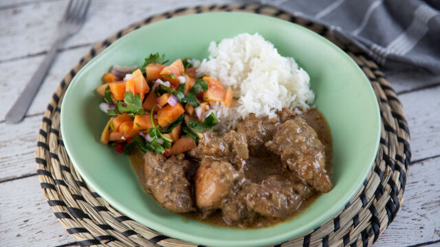 Caril de Frango com Salsa de Coentros e Papaia