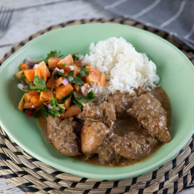 Caril de Frango com Salsa de Coentros e Papaia