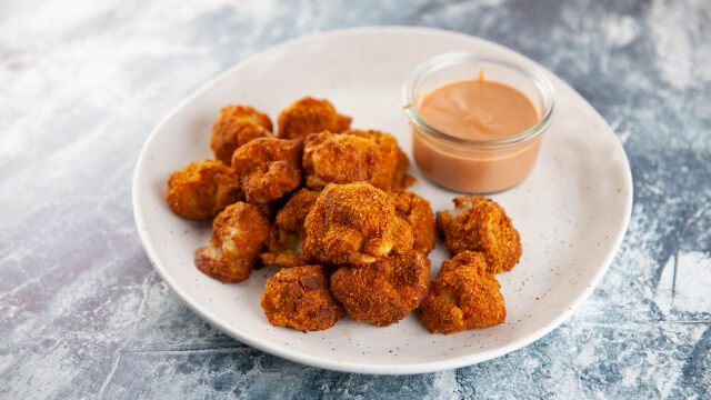 Nuggets de Couve-Flor Crocantes com Molho Barbecue
