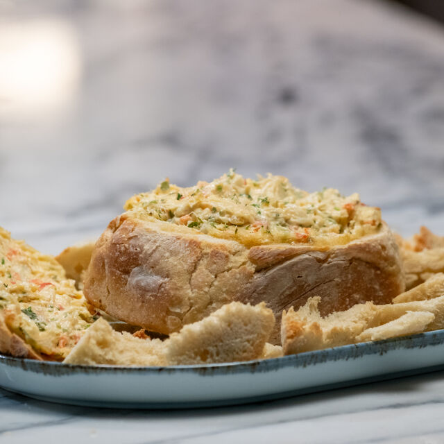 Pão Recheado com Bacalhau e Queijos