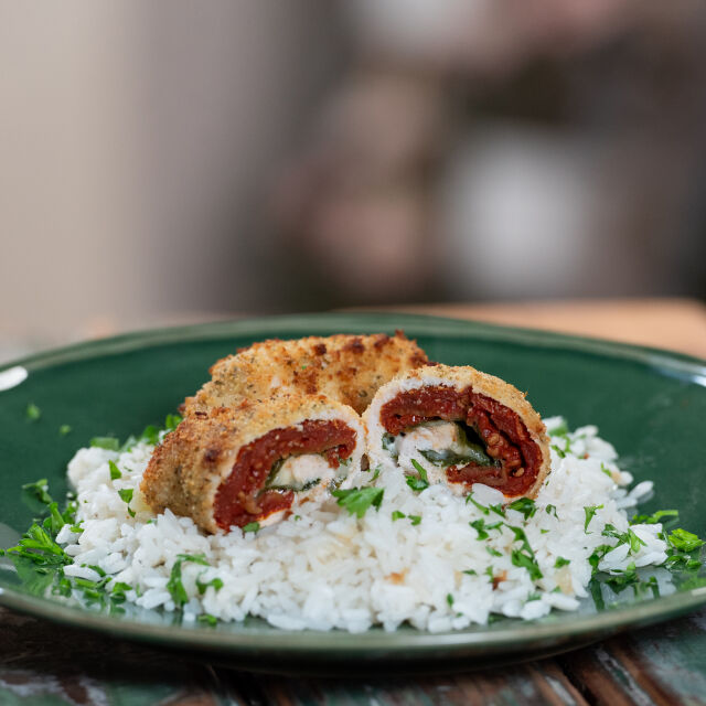 Enrolados de Frango com Tomate Seco, Mozarella e Espinafres