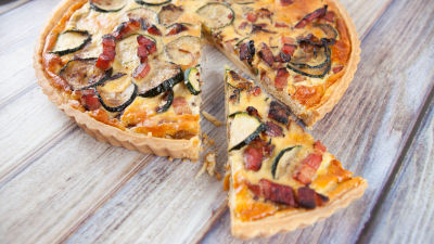 Tart sa karamelizovanim tikvicama i slaninicom