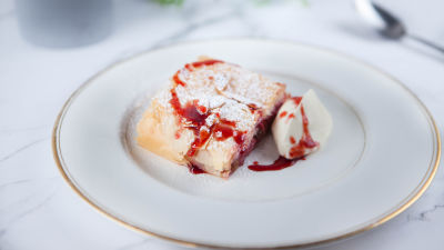 Štrudla od višanja morelo sa kremom od vanile