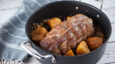 Pečena svinjetina sa šljivama i krompirima