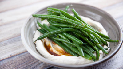 Umućena pavlaka i kozji sir sa balzamiko boranijom