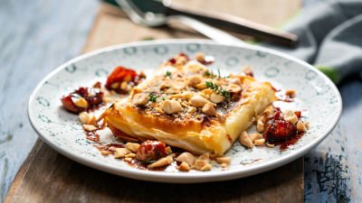 Pečeni sir sa suvim smokvama