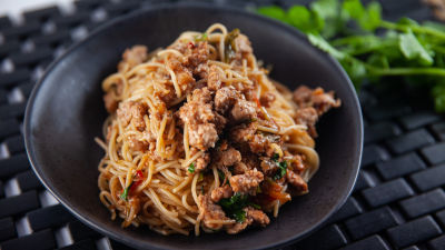 Vermičeli sa čilijem i svinjetinom