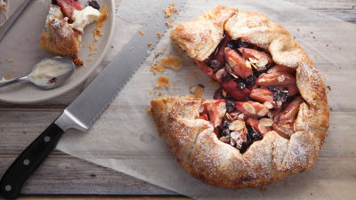 Krostata od jabuka i višanja