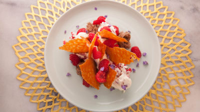 Biskvitni desert iz mikrotalasne