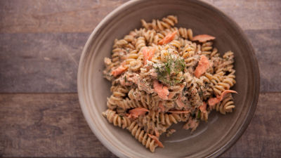 Spirale od spelte sa dimljenom pastrmkom, mirođijom i maskarponeom