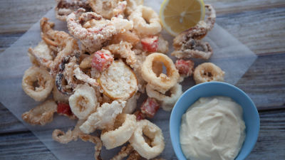 Pržena lignja sa sosom ajoli