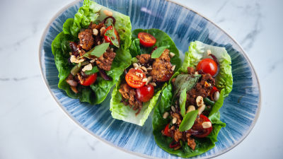 Larb salata s piletinom