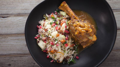 Iranske jagnjeće potkolenice sa žutim pirinčem