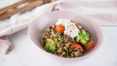 Salata od lososa i tople kinoe