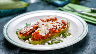 Tikvice sa sirom i zelenom salsom