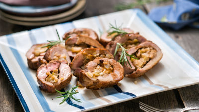 Svinjski file s kruškama i plavim sirom