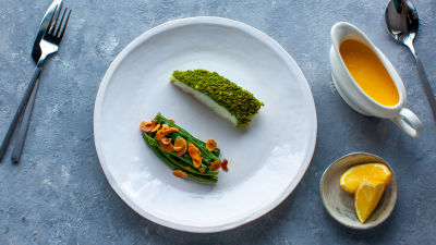 Bakalar s korom od začina, zeleni pasulj, holandeze sos