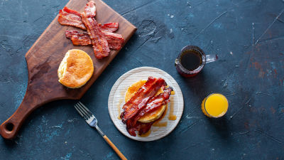 Palačinke s hrskavom slaninom i javorovim sirupom