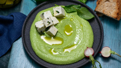 Sos od graška s mariniranim sirom