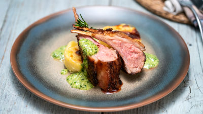 Jagnjeća rebarca sa krompirom vrste “Dauphiné“