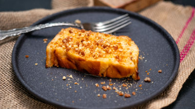 Dezert od jabuke sa karameliziranim orasima