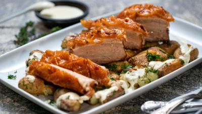 Hrskava svinjska rebarca sa krompirom i začinima