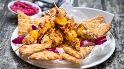 Suvlaki sa limunom i piletinom