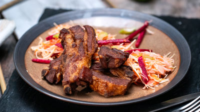 Rebarca pečena u tiganju sa salatom od kupusa