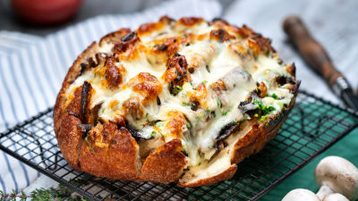 Hleb sa pečurkama i sirom