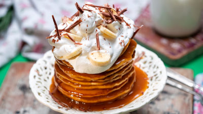 Američke palačinke s prelivom od karamele
