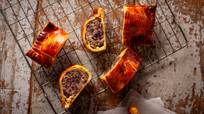 Rolat sa svinjskom kobasicom