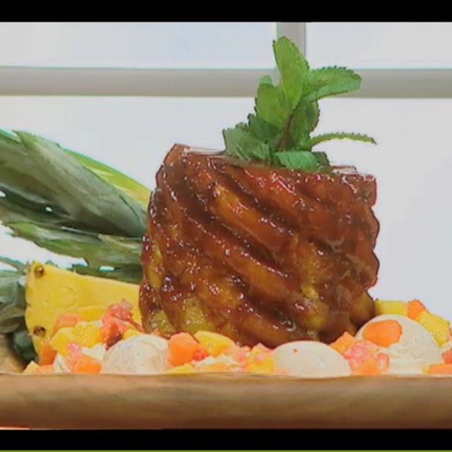 Ananas sa karamel sosom
