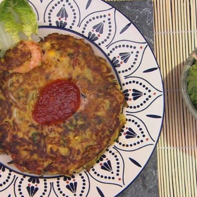 Palačinka od povrća i salata s ljutim sosom od škampa