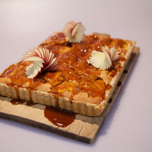 Karamel pita s jabukama