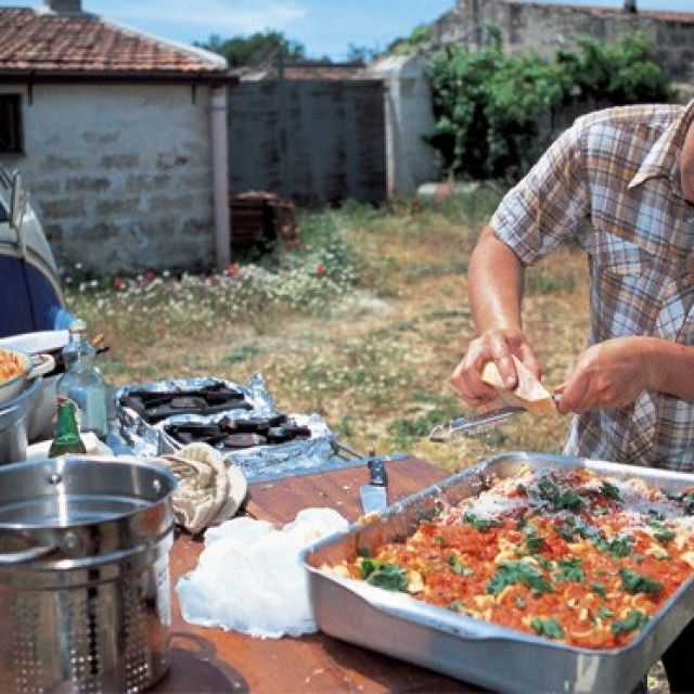 Zapečena testenina s paradajzom i mocarelom
