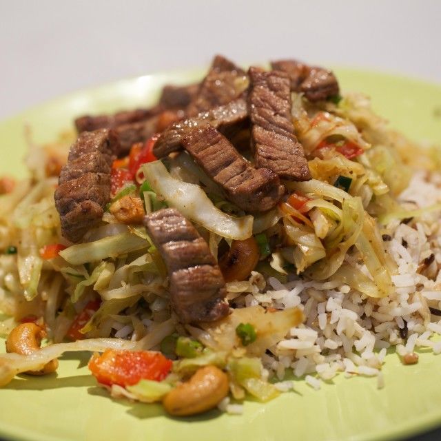 Kineski kupus iz voka s junetinom