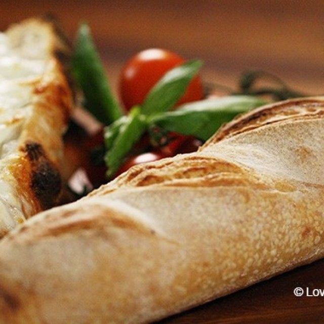 Domaći hleb s belim lukom