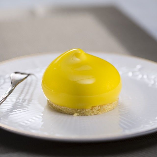 Tortice s kremom od manga i staklenom glazurom