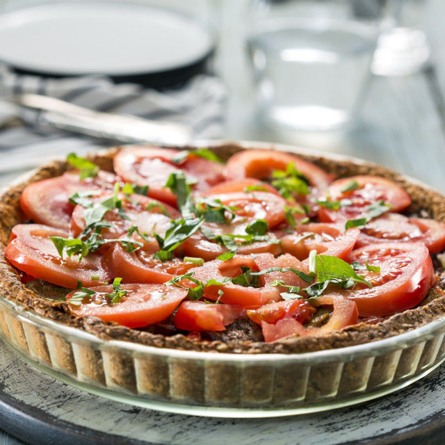 Tart sa paradajzom, patlidžanom i urda sirom