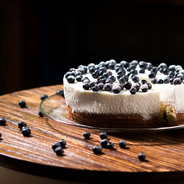 Torta od limuna i borovnica i mus od limuna