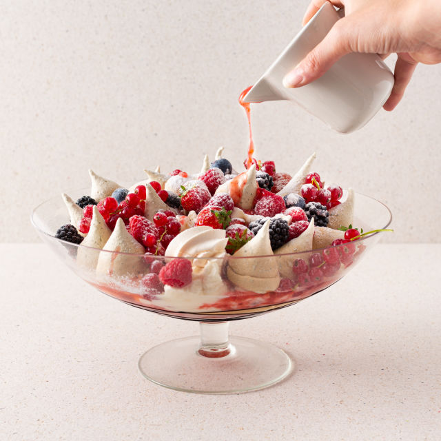 "Eton Mess" sa crvenim voćem