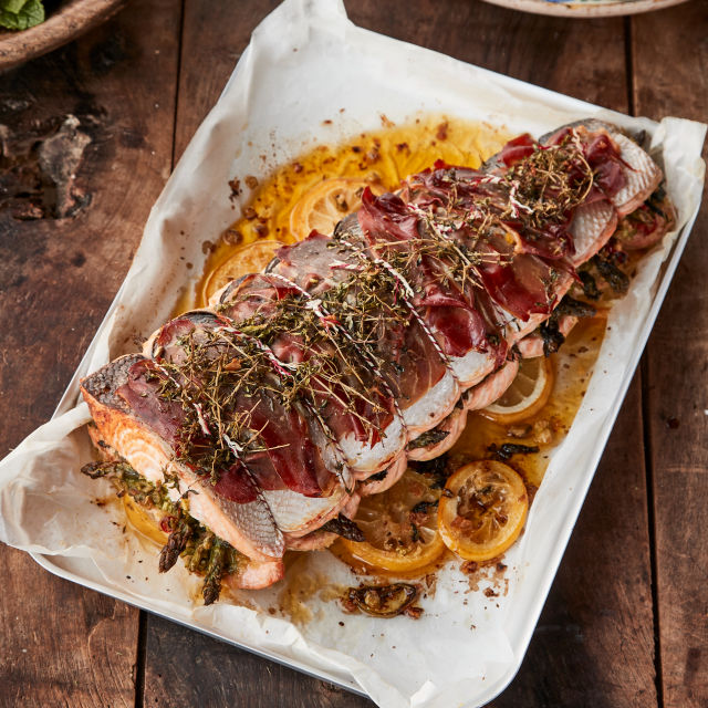 Punjeni pečeni losos sa krompirom džersi rojal