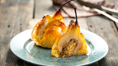 Hruške, nadevane z rokforjem, v prhkem testu